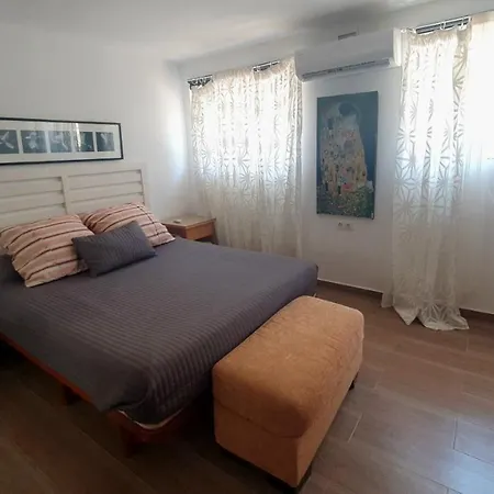Coqueto Piso Con Billar En Costa