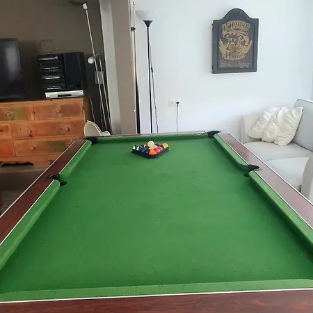 Coqueto Piso Con Billar En Costa בנאלמדנה